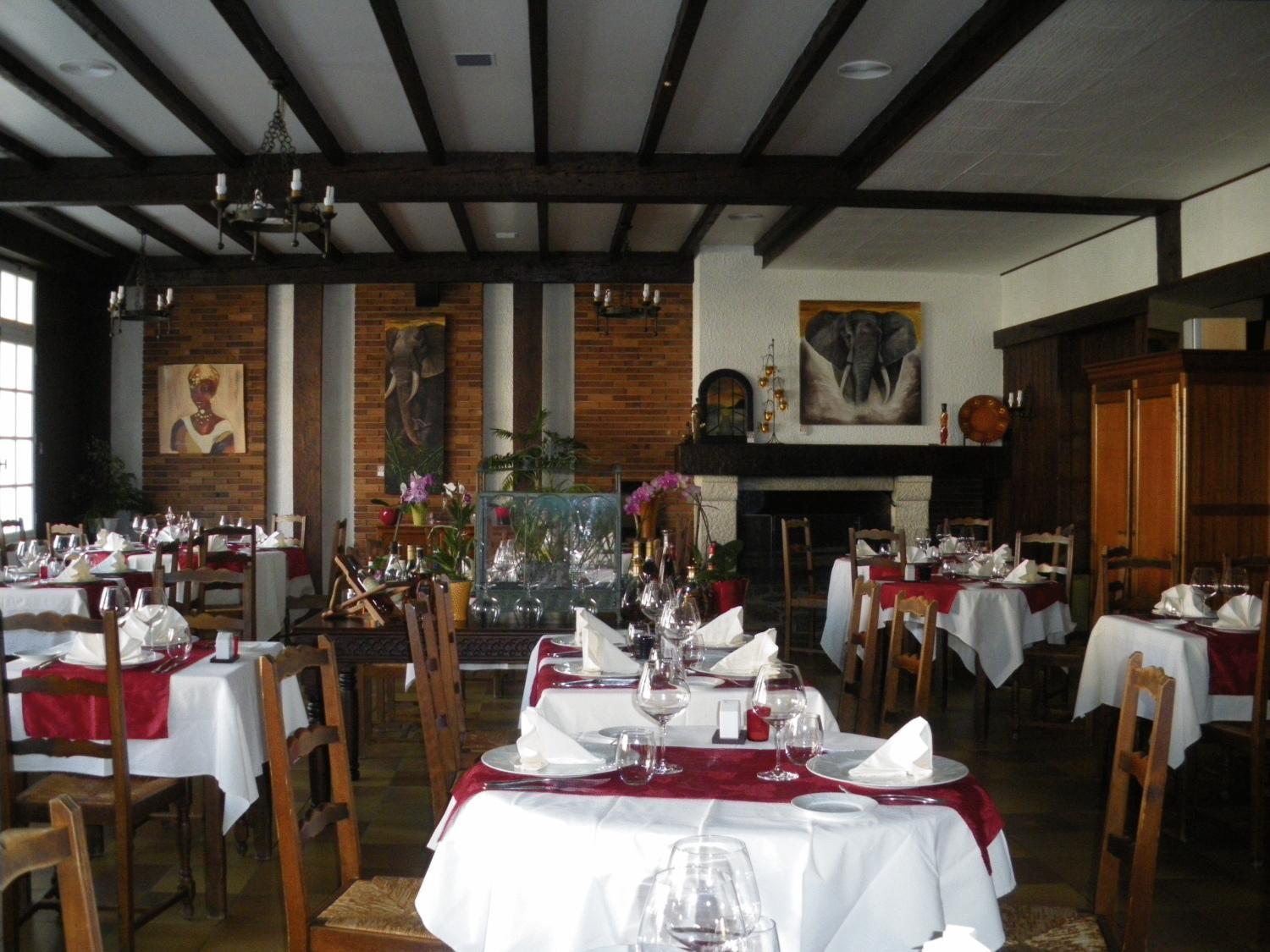 Hotel du Commerce Chez Stéphane Roumazières-Loubert Extérieur photo
