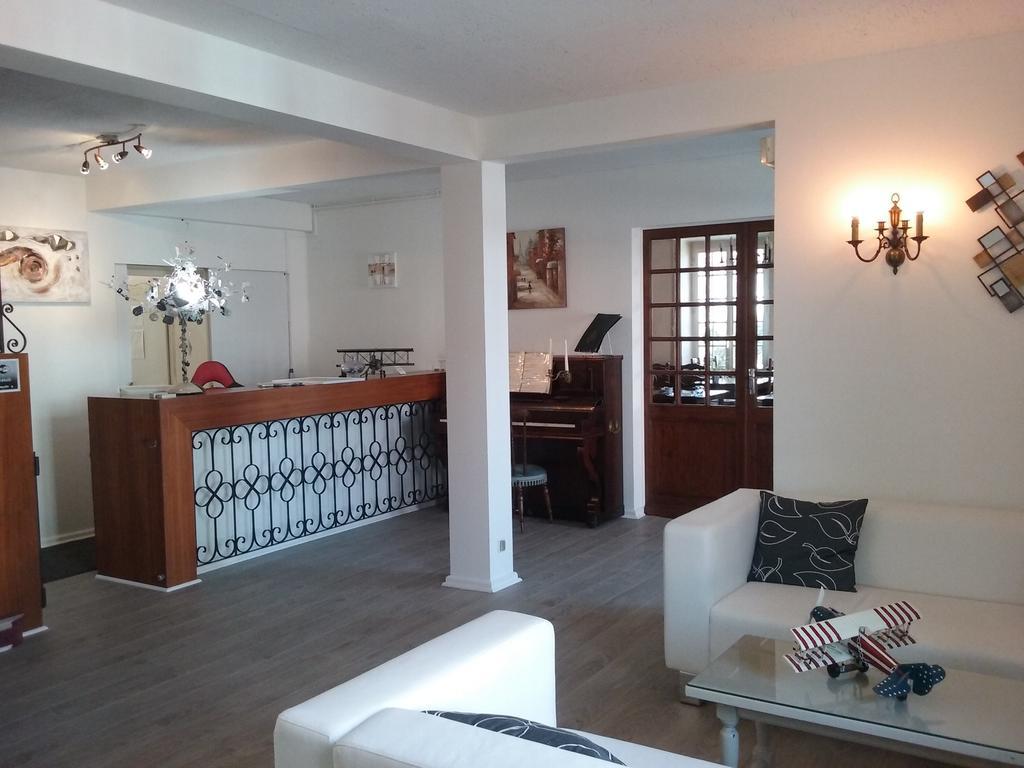Hotel du Commerce Chez Stéphane Roumazières-Loubert Extérieur photo