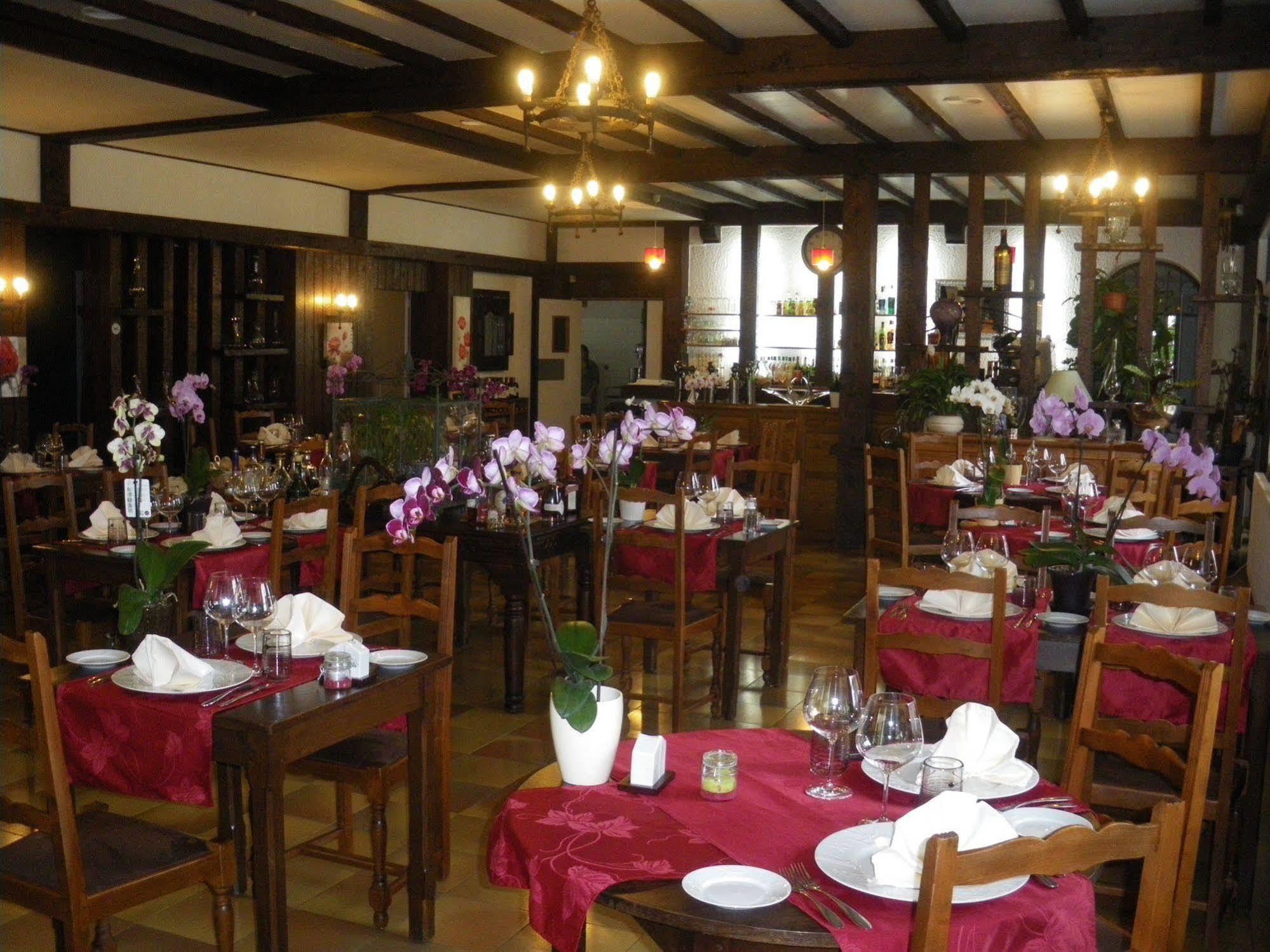 Hotel du Commerce Chez Stéphane Roumazières-Loubert Extérieur photo