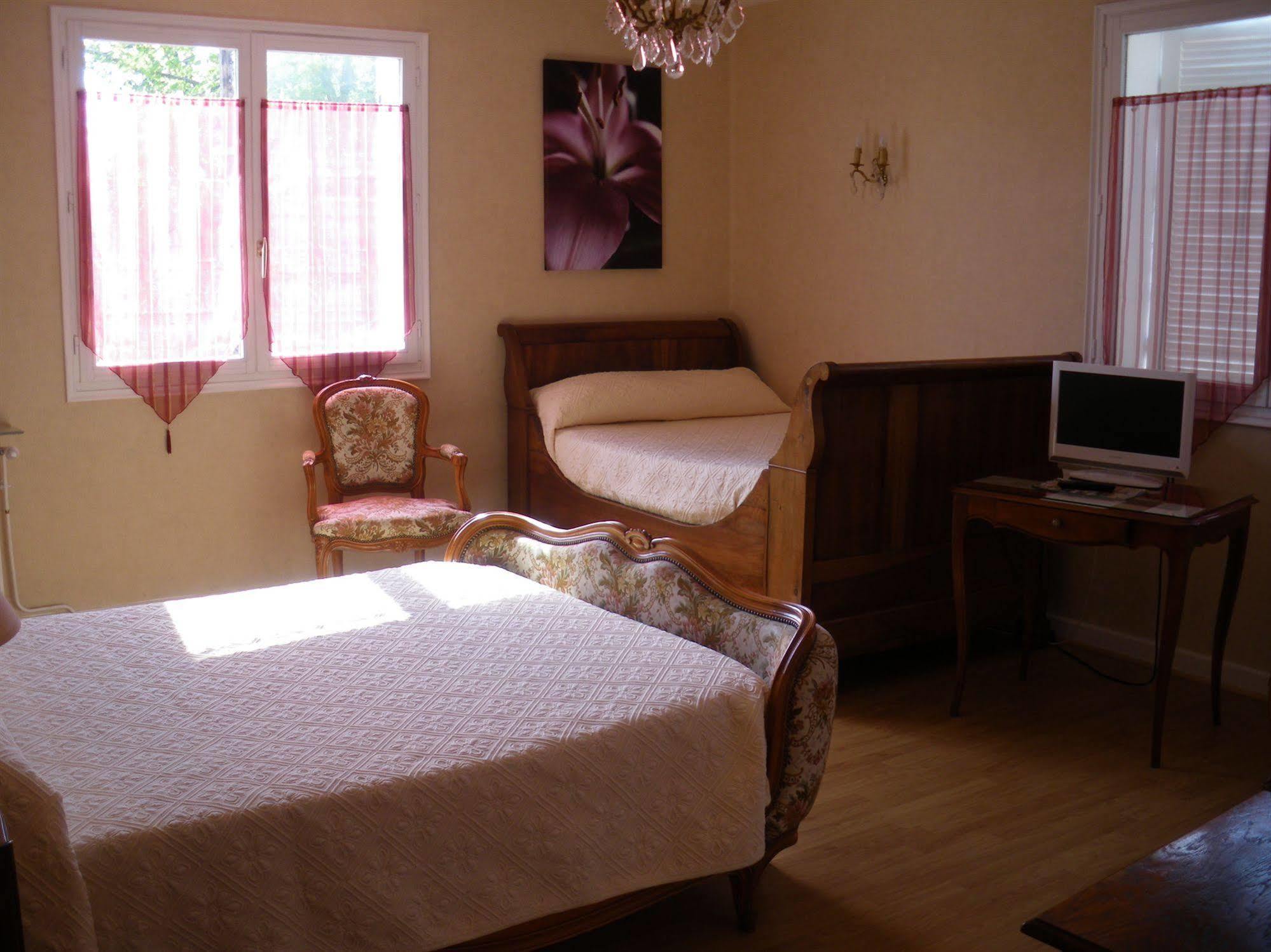 Hotel du Commerce Chez Stéphane Roumazières-Loubert Extérieur photo