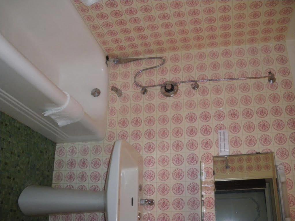 Hotel du Commerce Chez Stéphane Roumazières-Loubert Extérieur photo