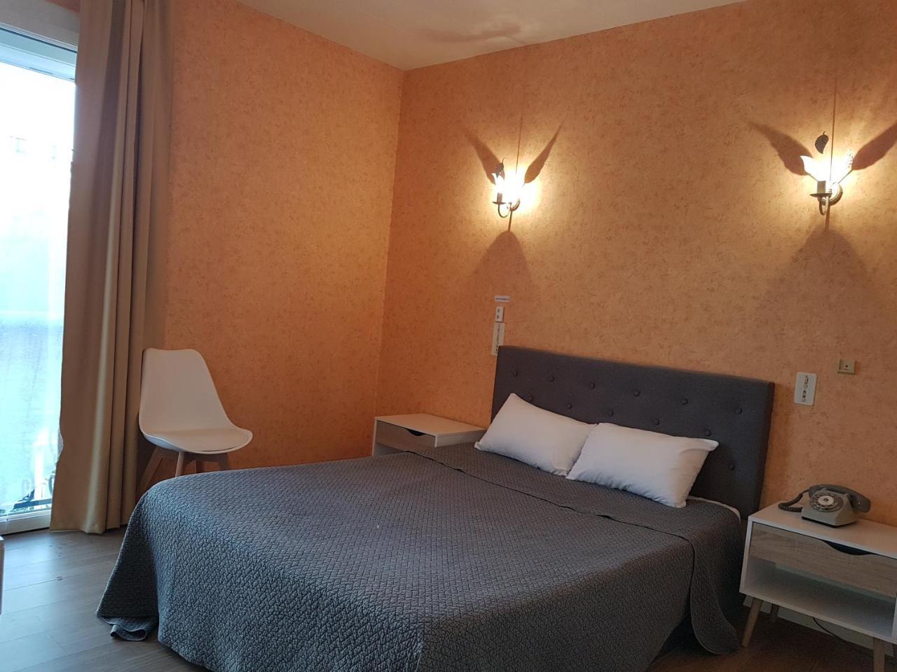 Hotel du Commerce Chez Stéphane Roumazières-Loubert Extérieur photo