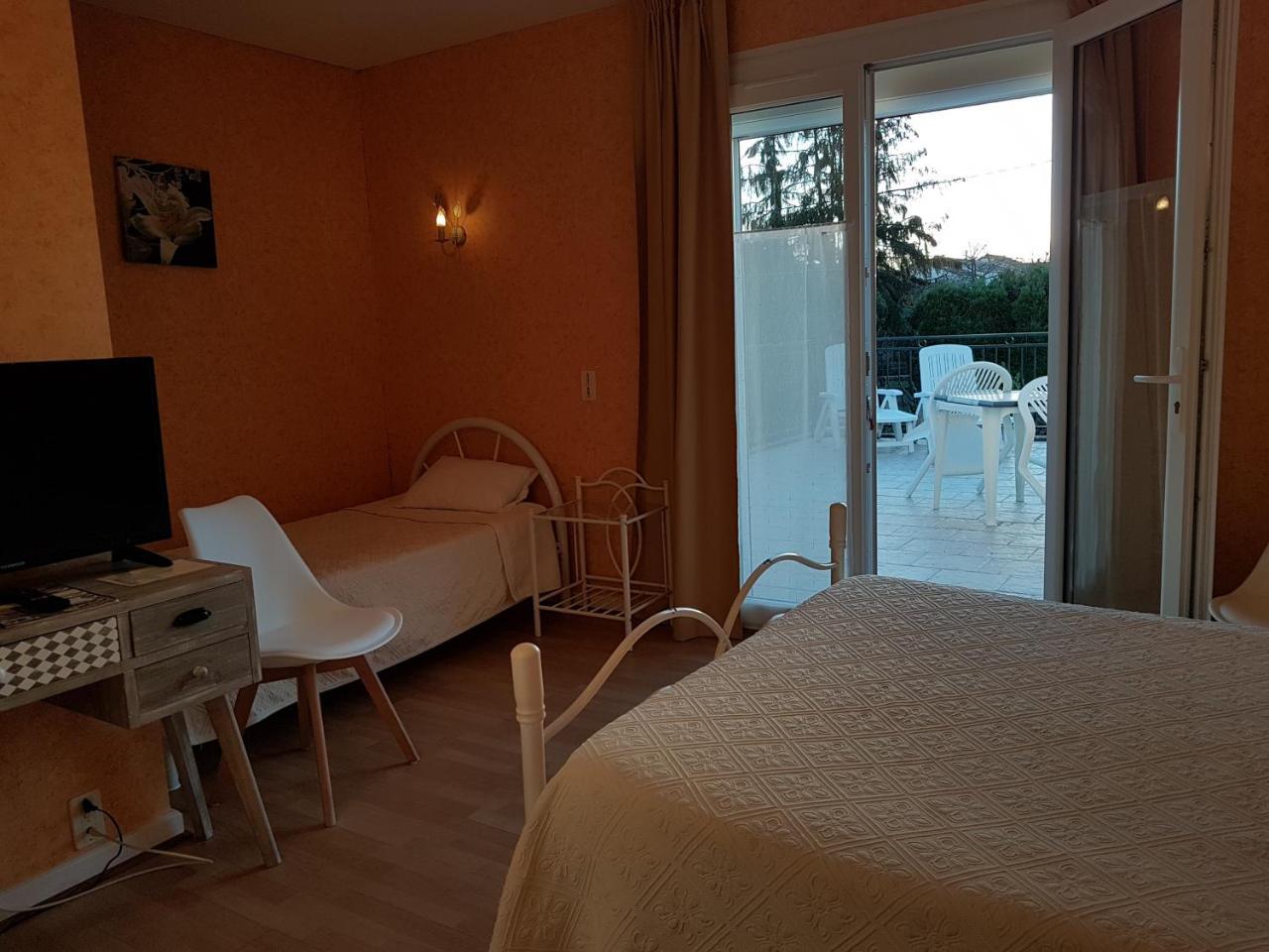 Hotel du Commerce Chez Stéphane Roumazières-Loubert Extérieur photo